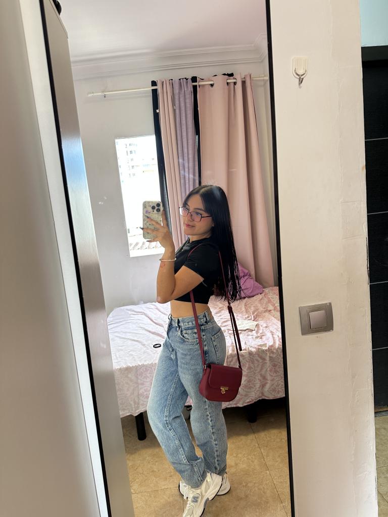 671094783: Chica busca chico en Sevilla