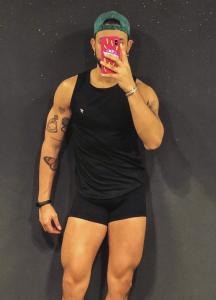 672044911: Chico busca chica en Valencia