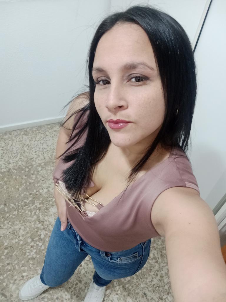 667795050: Chica busca chico en Huelva