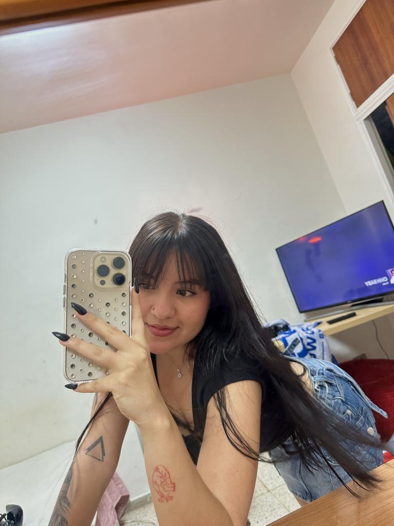 671094783: Chica busca chico en Sevilla